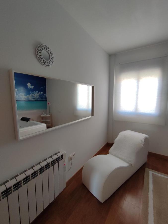 One-Bedroom House with hot tub 