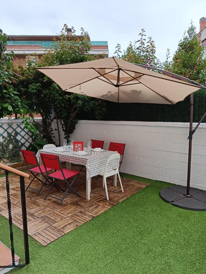 Paraíso Soleado: Piso con Terraza, Piscina y Garaje a 5 min de Playa - Ferienwohnung Castro Urdiales