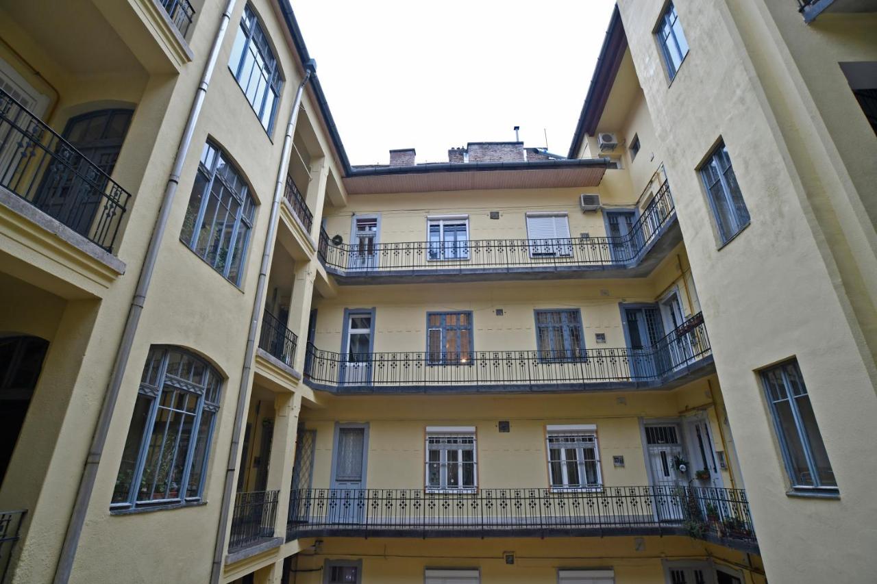 LuxuryFlat near centre on118 sqm, 3BR,2BTH,8bed,AC - Bed and Breakfast Boedapest