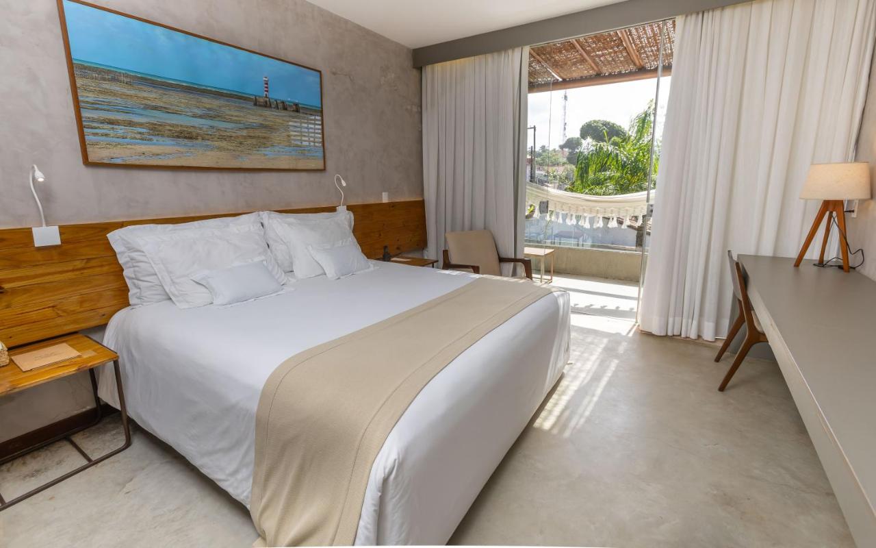 Suite With Balcony and King-size bed With Sea Side View - Bromélia