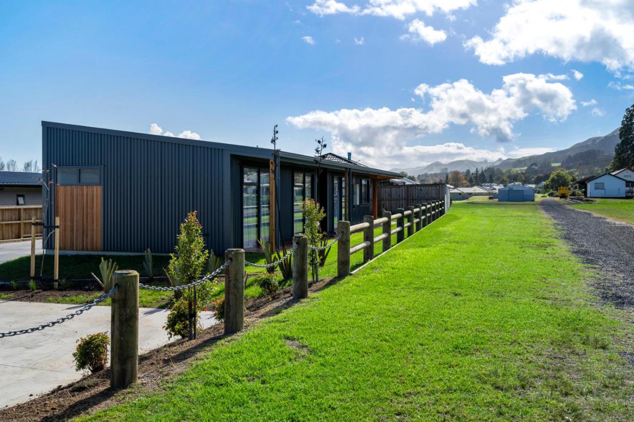Custom designed holiday home, next to Cycleway. - B&B