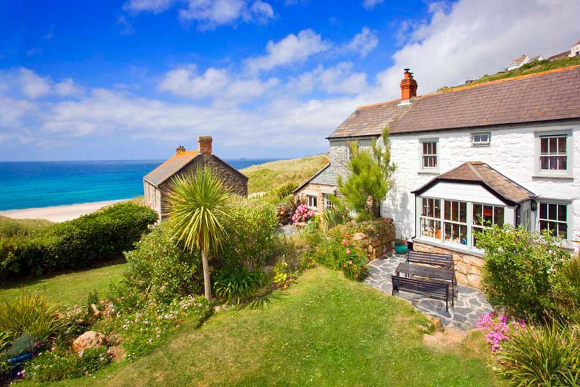 B&B Sennen - Petra, Cornish Cottage With lovely Garden, Wow Sea Views, By the Beach - Bed and Breakfast Sennen