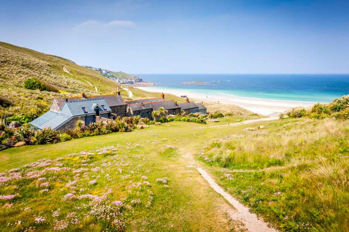 B&B Sennen - Basking Shark, Studio Cottage With Superb Sea Views By Beach - Bed and Breakfast Sennen