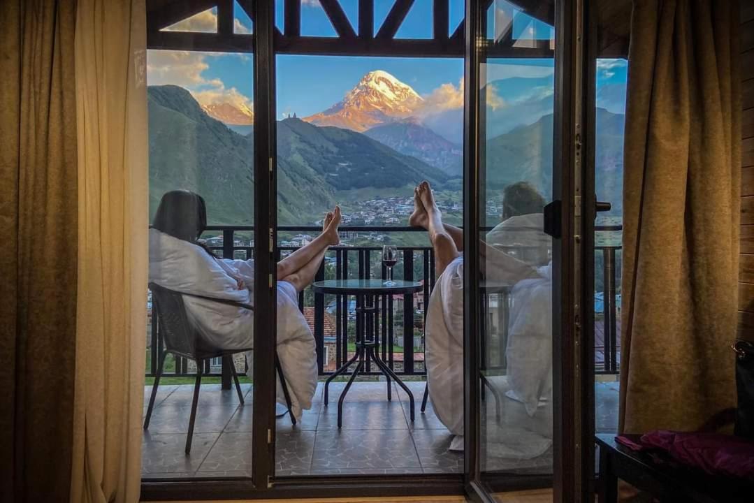 Standard Twin Room with Mountain View