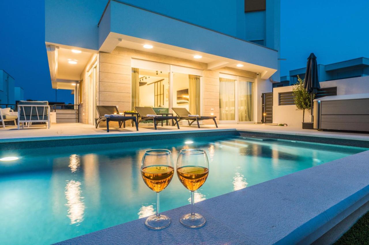 Luxury apartment Sun with private Pool and Jacuzzi - B&B