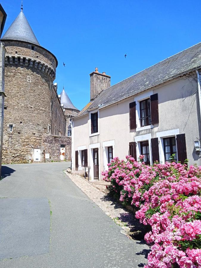 B&B Sillé-le-Guillaume - Charming detached 2 bedroom ancient house in medieval quarter of a small town in the Pays de la Loire, France - Bed and Breakfast Sillé-le-Guillaume