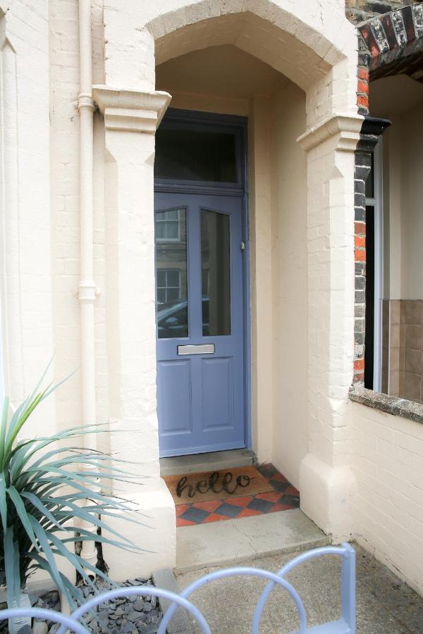 Contemporary 2 Floor Flat with Sea Views! - B&B