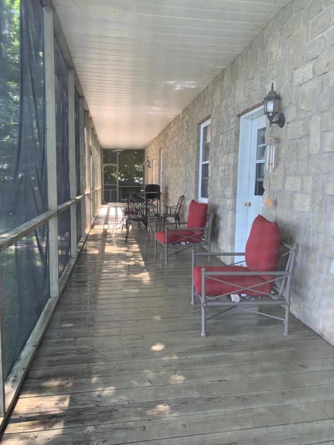 Waterfront Q Estate summer cottage - B&B Westport