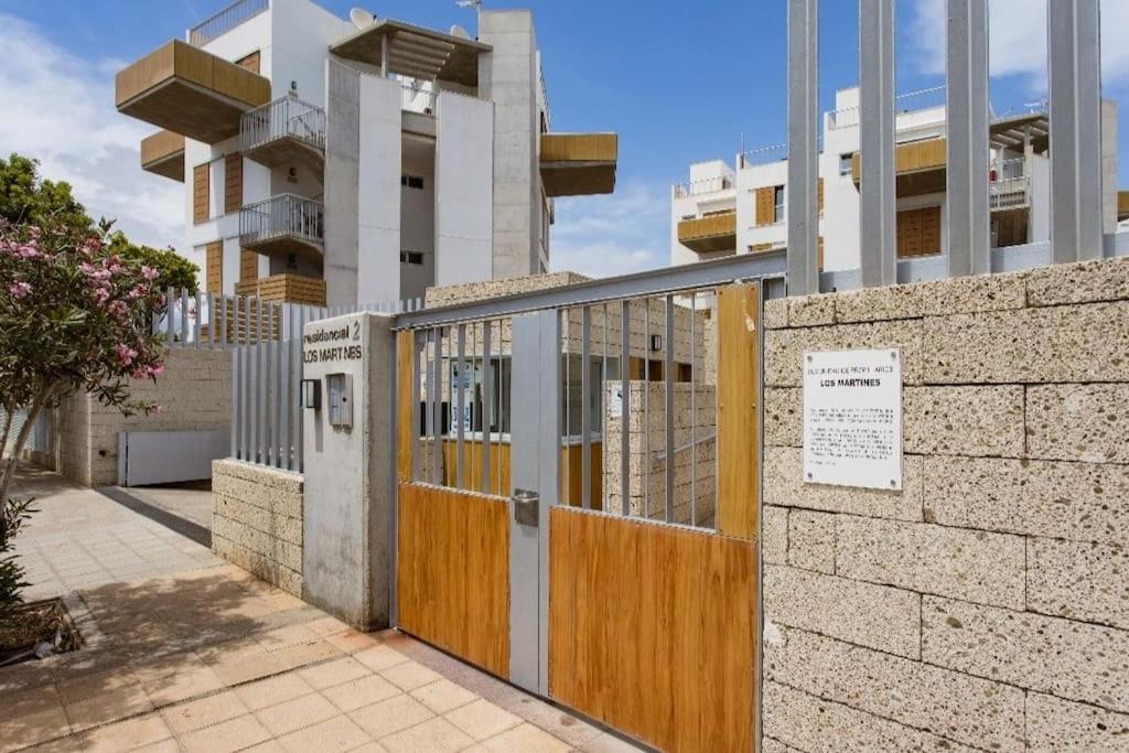 El Médano Beachfront Duplex Penthouse with pool, rooftop, sea view - Ferienwohnung El Médano