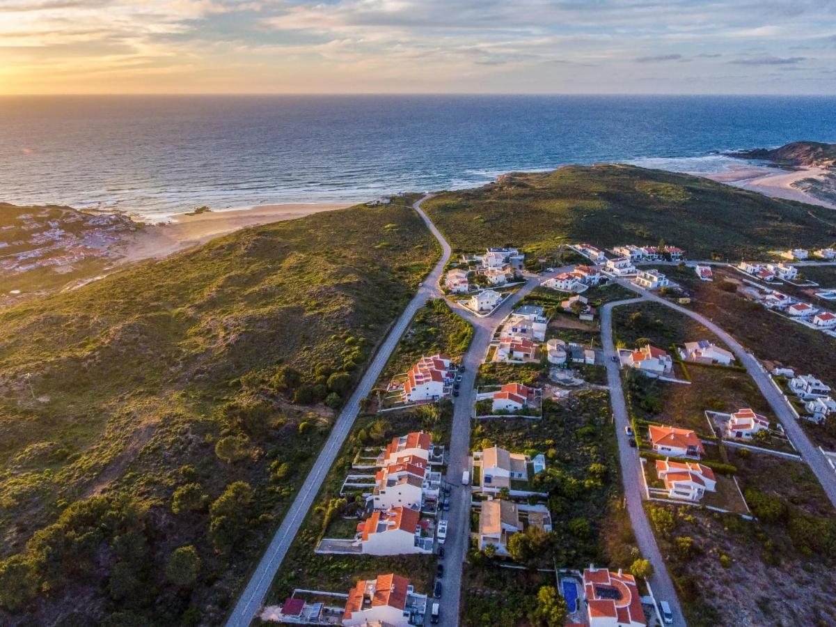 Beach House Clerigo - 2 Unique Apartments by Lisbeyond - B&B Aljezur