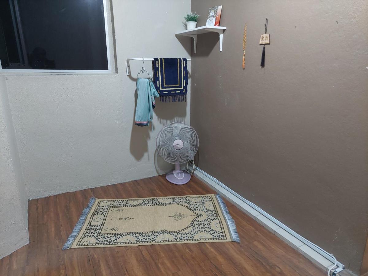 Amir Homestay Bangi @ Seri Putra - B&B