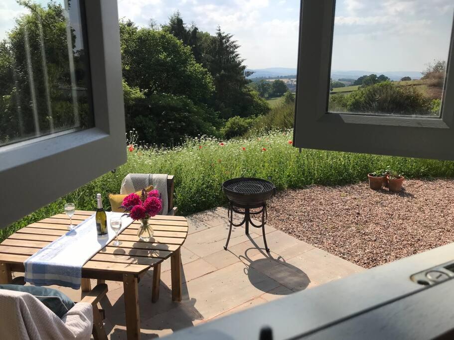 Private charming hideaway with stunning views in Quantock Hills - Bed and Breakfast Crowcombe