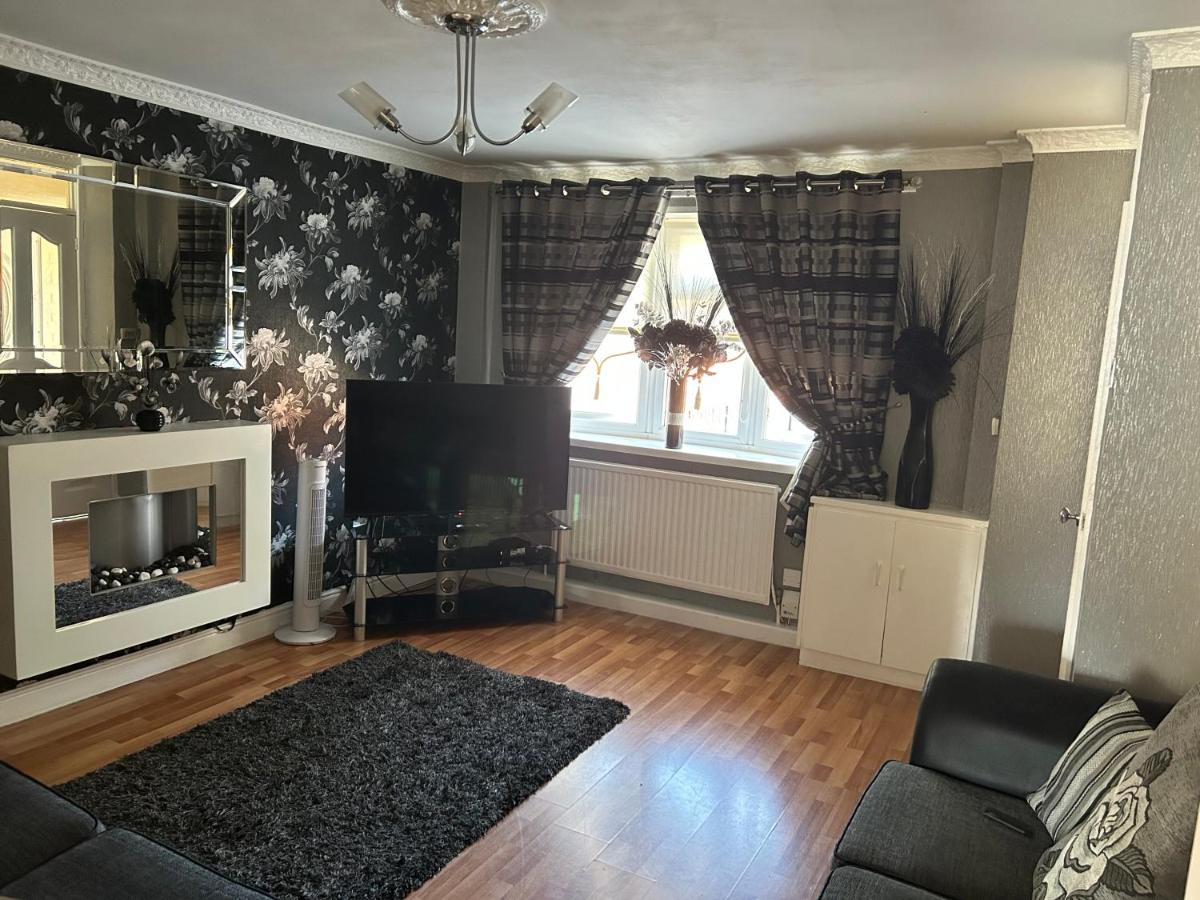 B&B Liverpool - 2 bedroom house close to city centre with gated driveway - Bed and Breakfast Liverpool