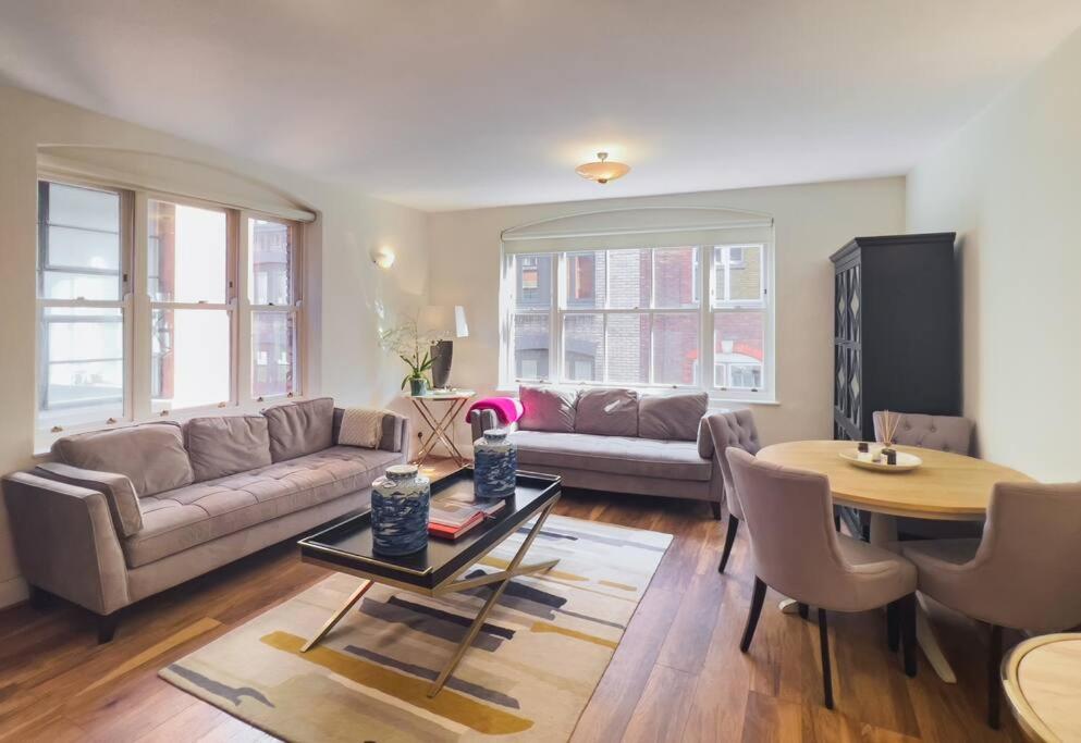 B&B London - Covent Garden Haven - 2 Bedrooms. 2 Bathrooms - Bed and Breakfast London