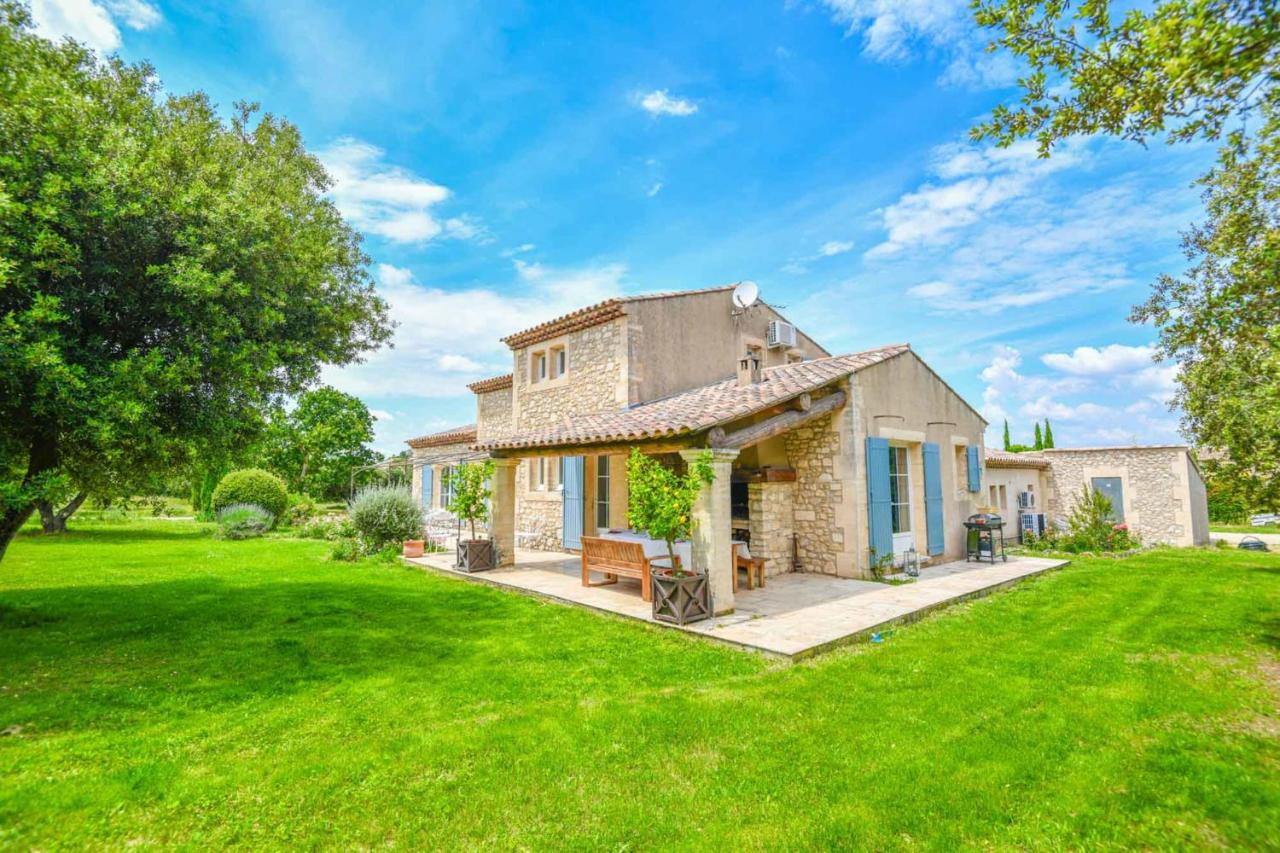 Mas des Chênes Verts 5 ch avec piscine et clim - B&B Eygalières