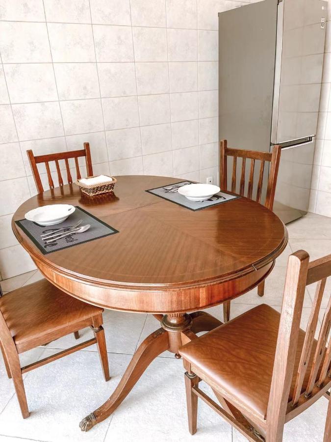 Peniche master bedroom with sea view balcony, private bathroom, shared kitchen, swimming pool, surfing resort - B&B Atouguia da Baleia