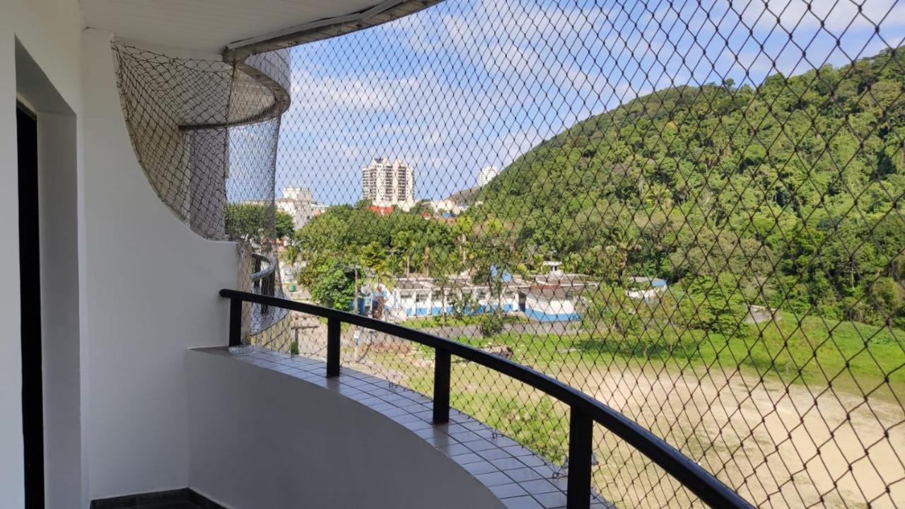 Apartment with Mountain View