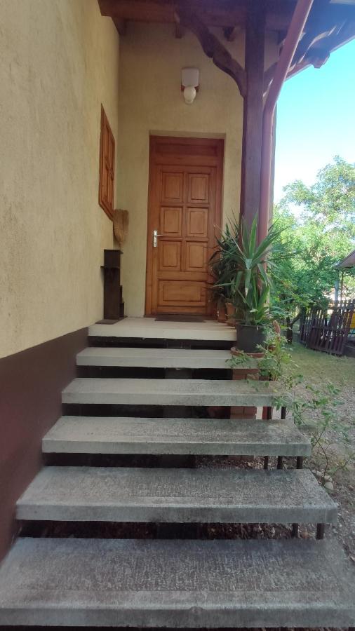 Rigó Nyaralóház - B&B Lakitelek