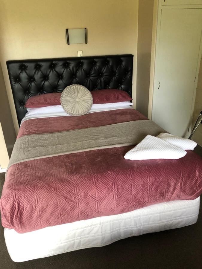 Queen Studio with Private Bathroom