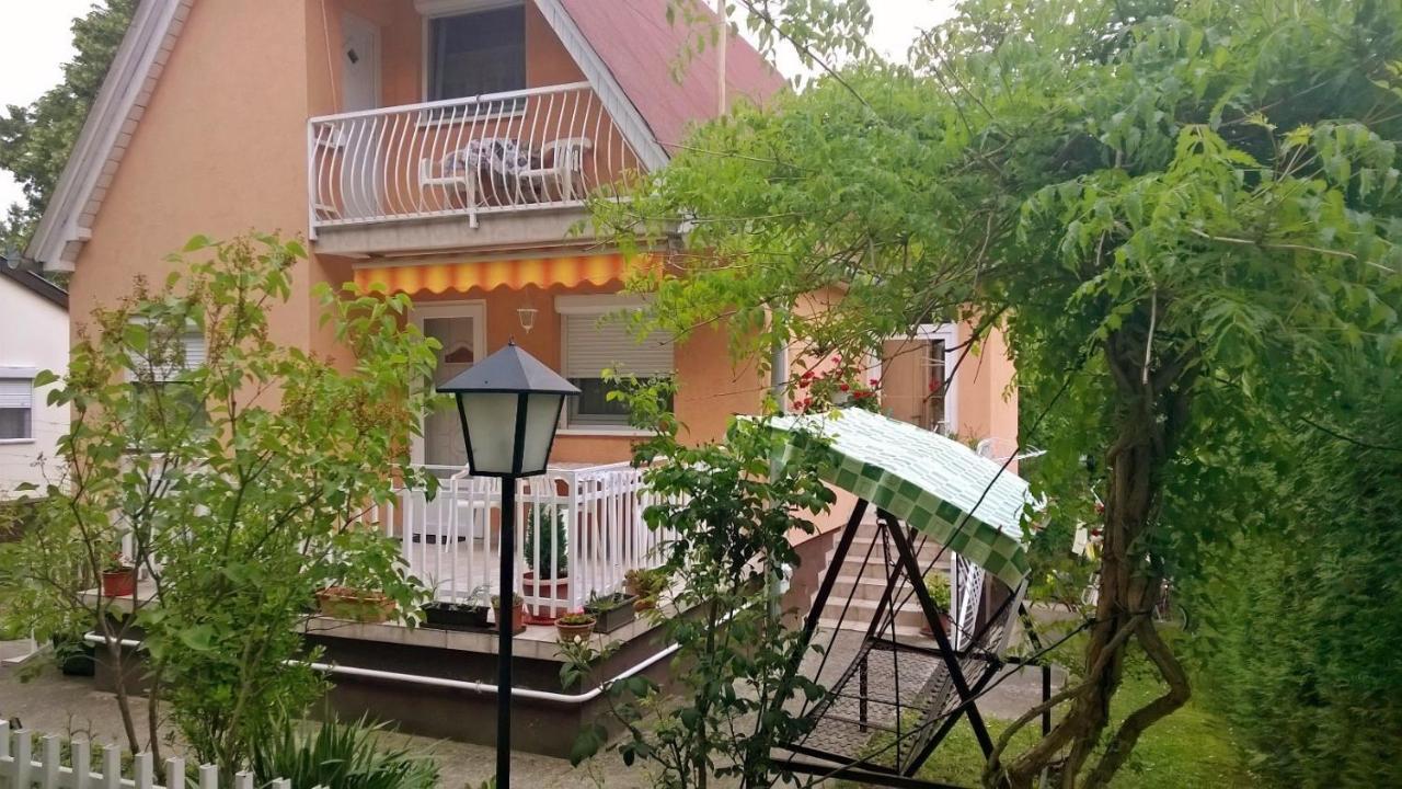 Dóra Apartmanház Zalakaros - Bed and Breakfast Zalakaros