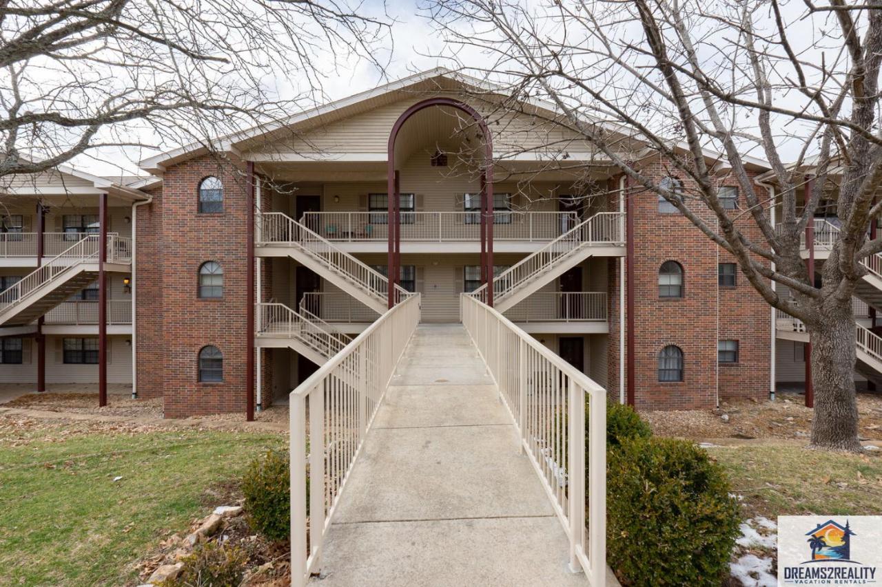 2BR Penthouse Condo - 2 Pools - Close to the Strip - Stairs Required - FREE TICKETS INCLUDED - FHC-24 - B&B