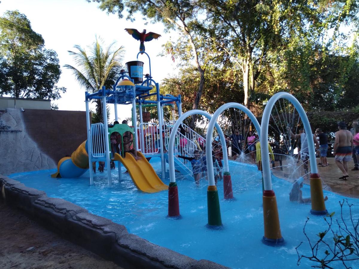 Aldeia do Lago C204- churrasqueira, bebidas liberadas no parque aquático, internet , rampa no lago, ponto recarga de carro elétrico, pesqueiro - B&B