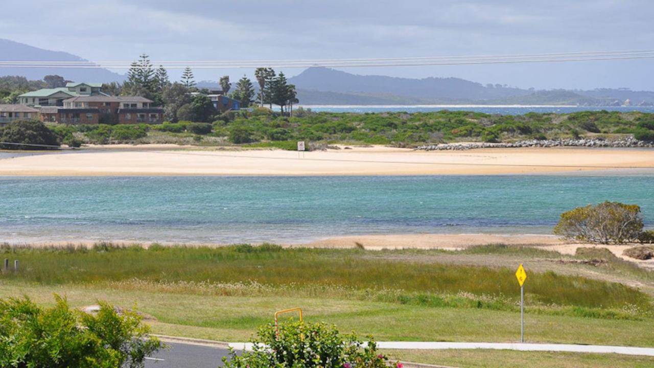 Aberdeen 1 112 Lamont Street -Views great for boats - B&B Bermagui