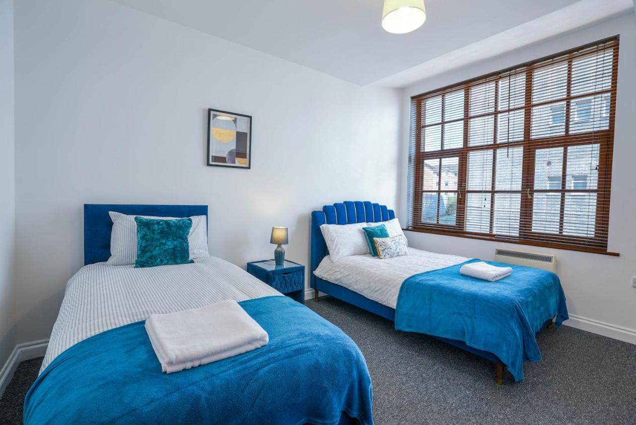 B&B Luton - 2 bedroom flat in heart of Luton Town and Station - Bed and Breakfast Luton