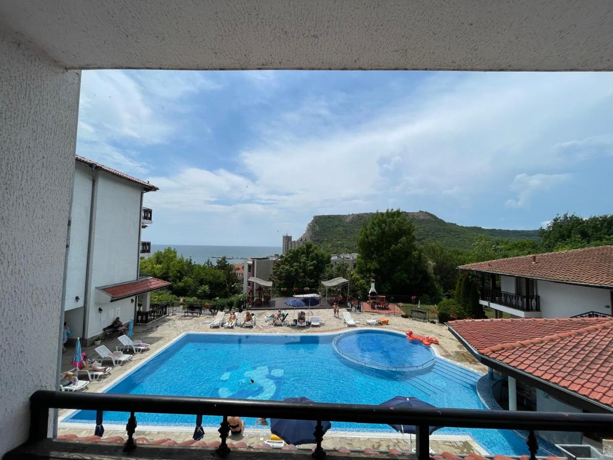 Three-Bedroom Apartment with Balcony