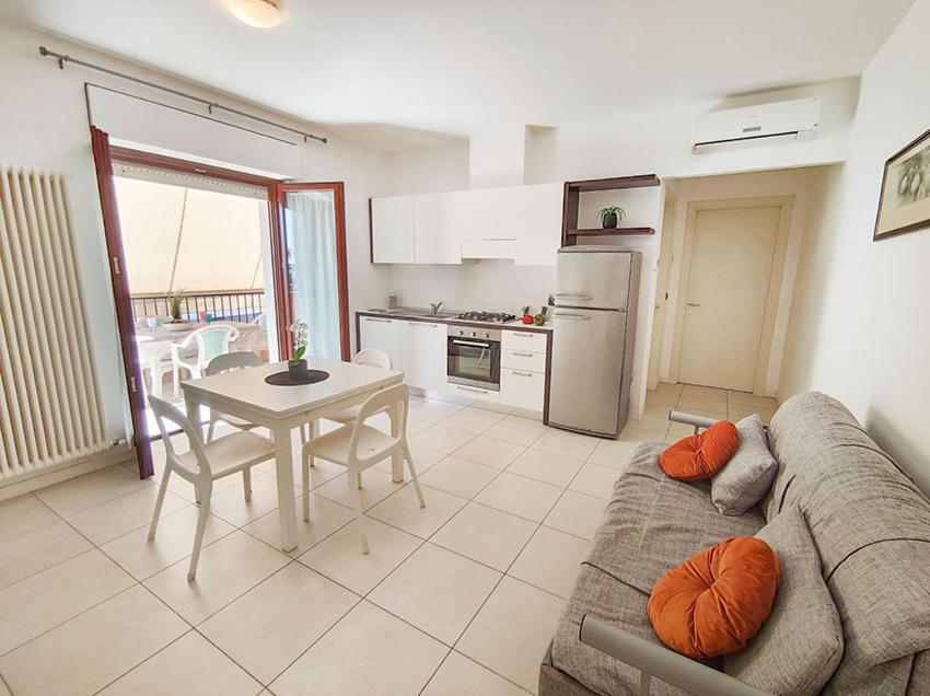 Bilocale Mareblu a due passi dalla spiaggia - Ferienwohnung Grottammare
