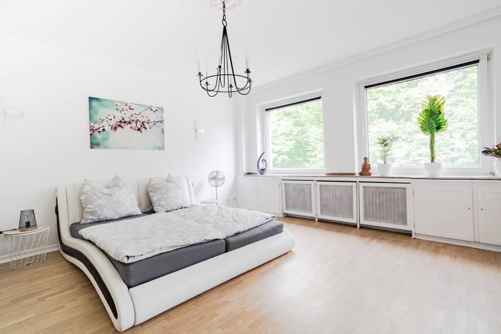 B&B Krefeld - Top Ausstattung Netflix WLAN City Central Station - Bed and Breakfast Krefeld