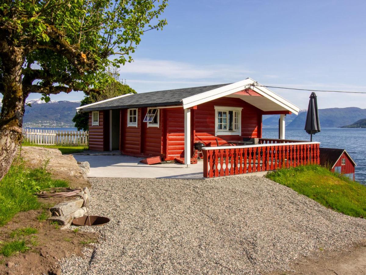 B&B Balestrand - Holiday Home Naustvollen - FJS123 by Interhome - Bed and Breakfast Balestrand