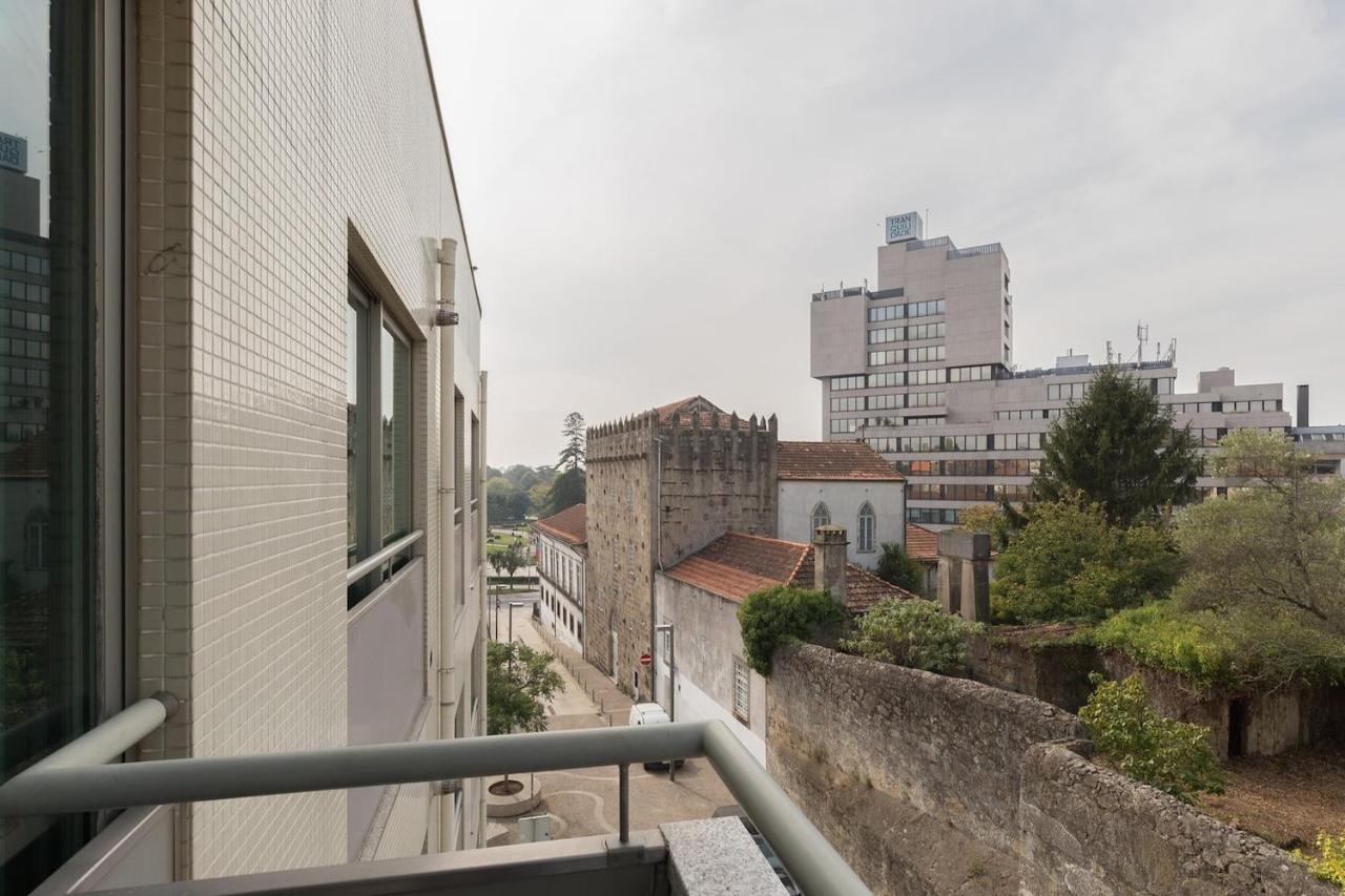 Host Wise - Deluxe Modern Flat w Balcony - B&B Porto