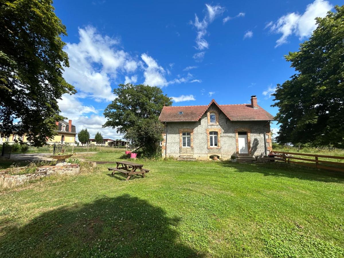 B&B Chazemais - Gîte chaumière château de la Bouchatte - Bed and Breakfast Chazemais