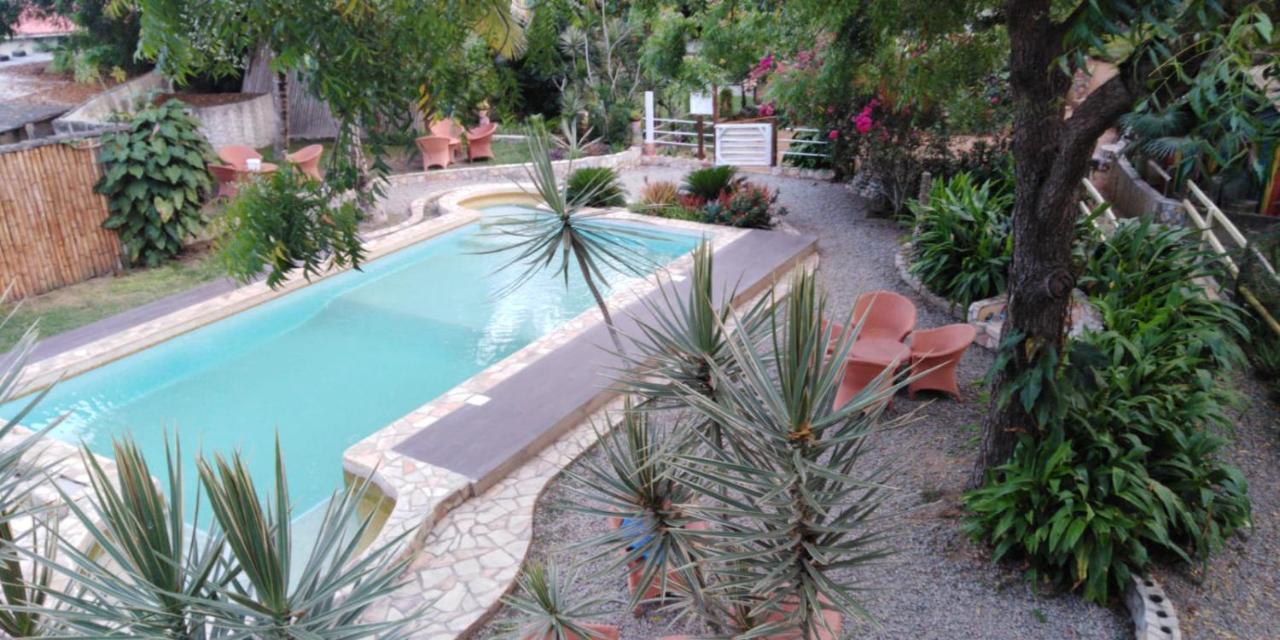 Kokrobite Gardens Restaurant and Guest House - B&B