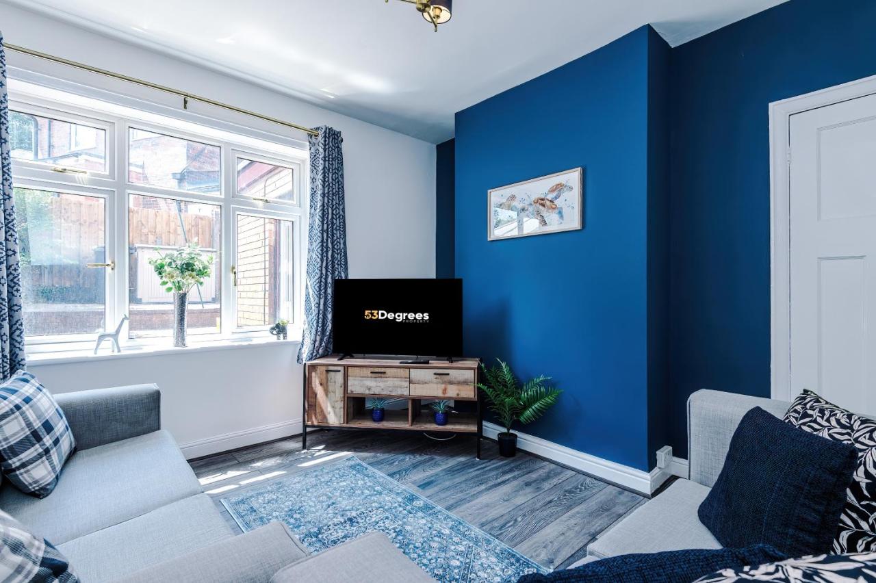 B&B Stoke-on-Trent - Modern 3-Bed house in Stoke by 53 Degrees Property, Ideal for Business & Long Stays - Sleeps 6 - Bed and Breakfast Stoke-on-Trent