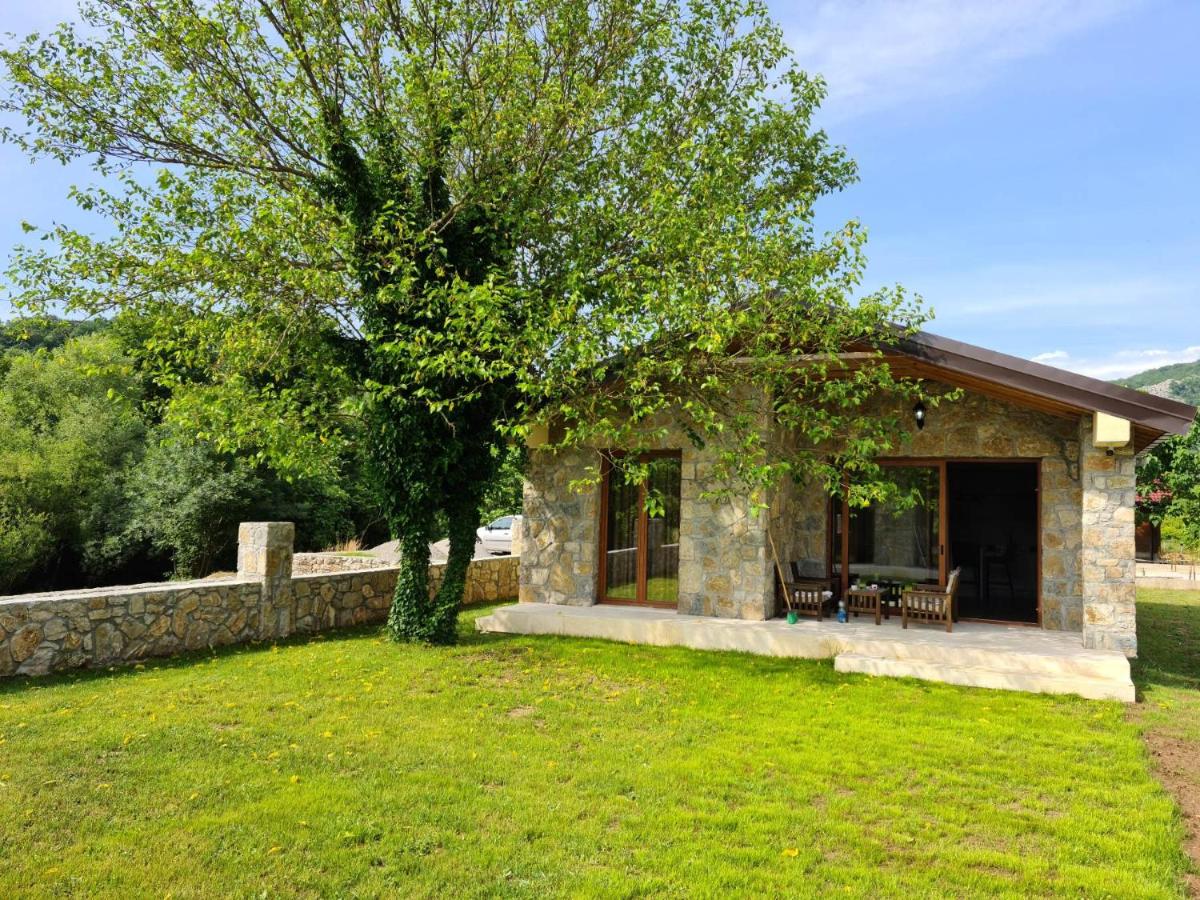 Orahovo stone vilas - B&B