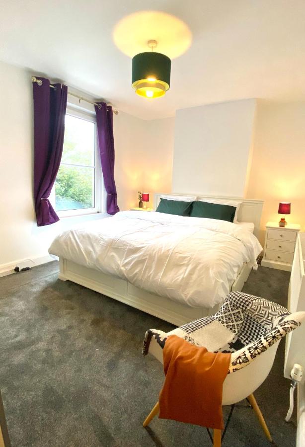 B&B Chatham - Medway Getaway - 3 Bed Home with Luxury Bathroom - Bed and Breakfast Chatham