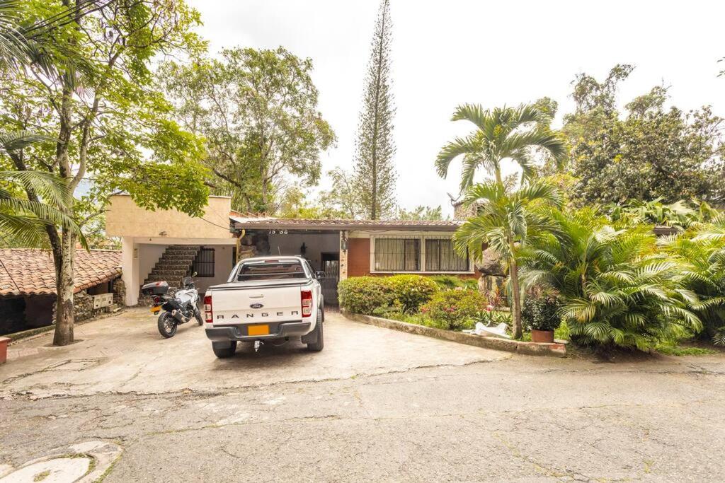 Pilarica Gardens - B&B Medellín