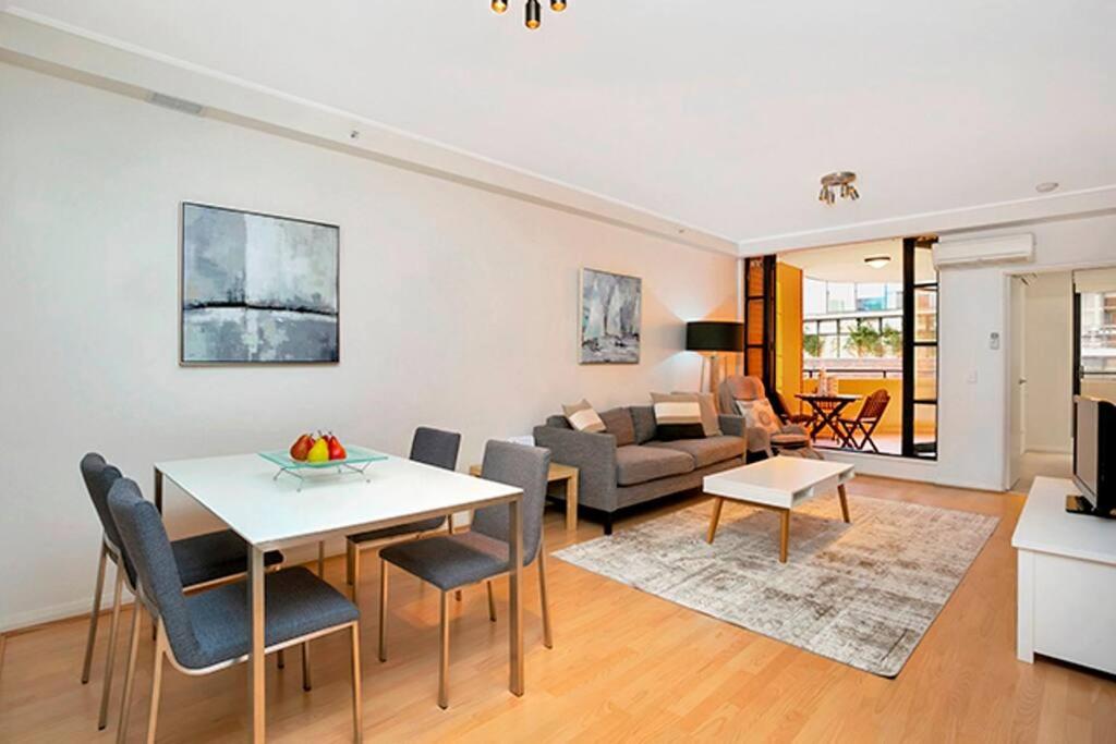 AX301 - Located in the Heart of North Sydney - B&B