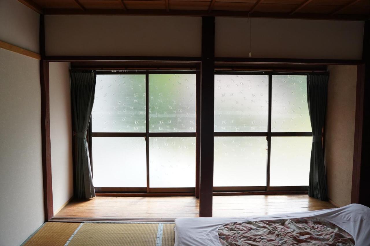 Economy Triple Room with Shared Bathroom