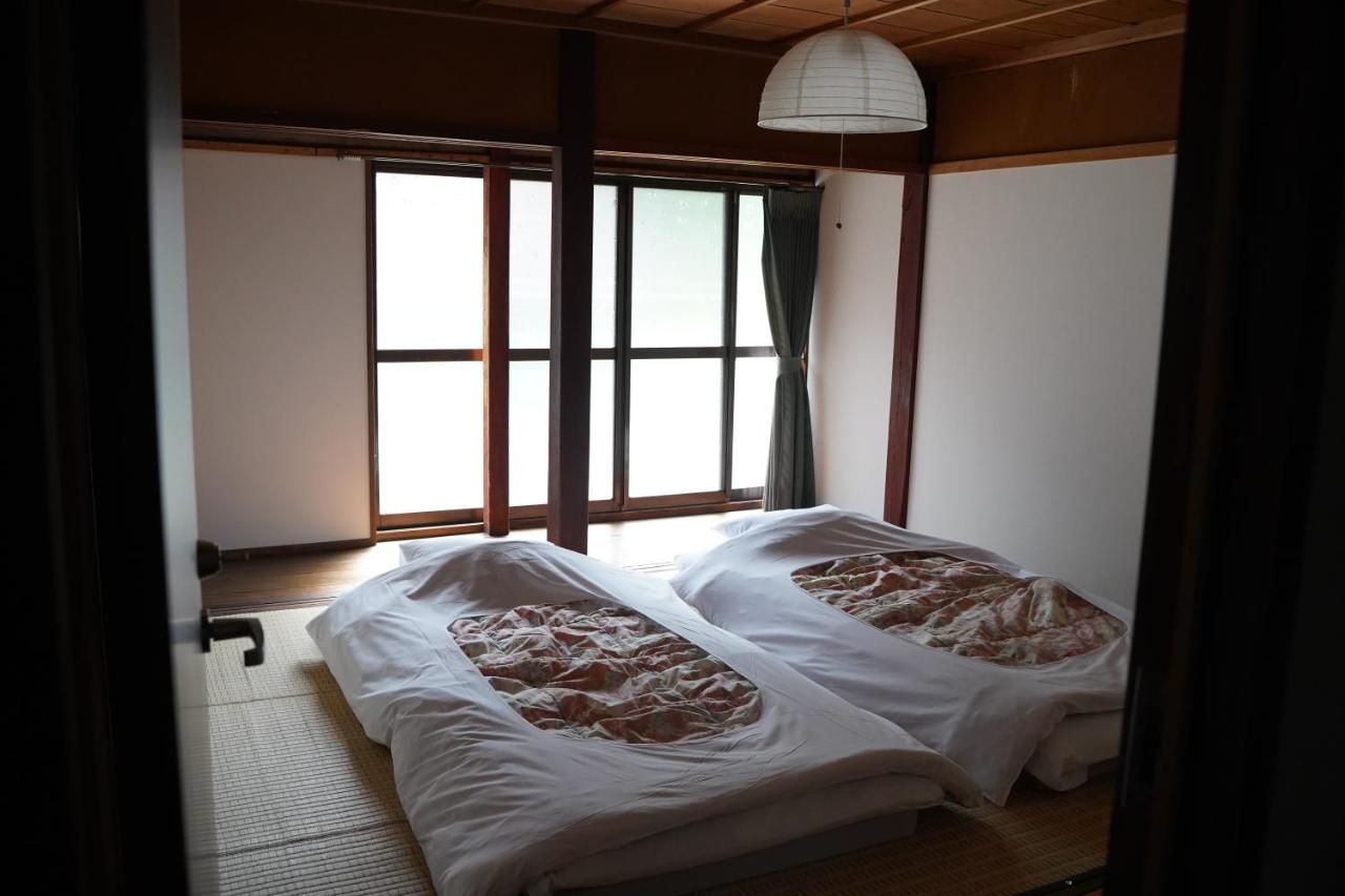 Standard Twin Room with Shared Bathroom