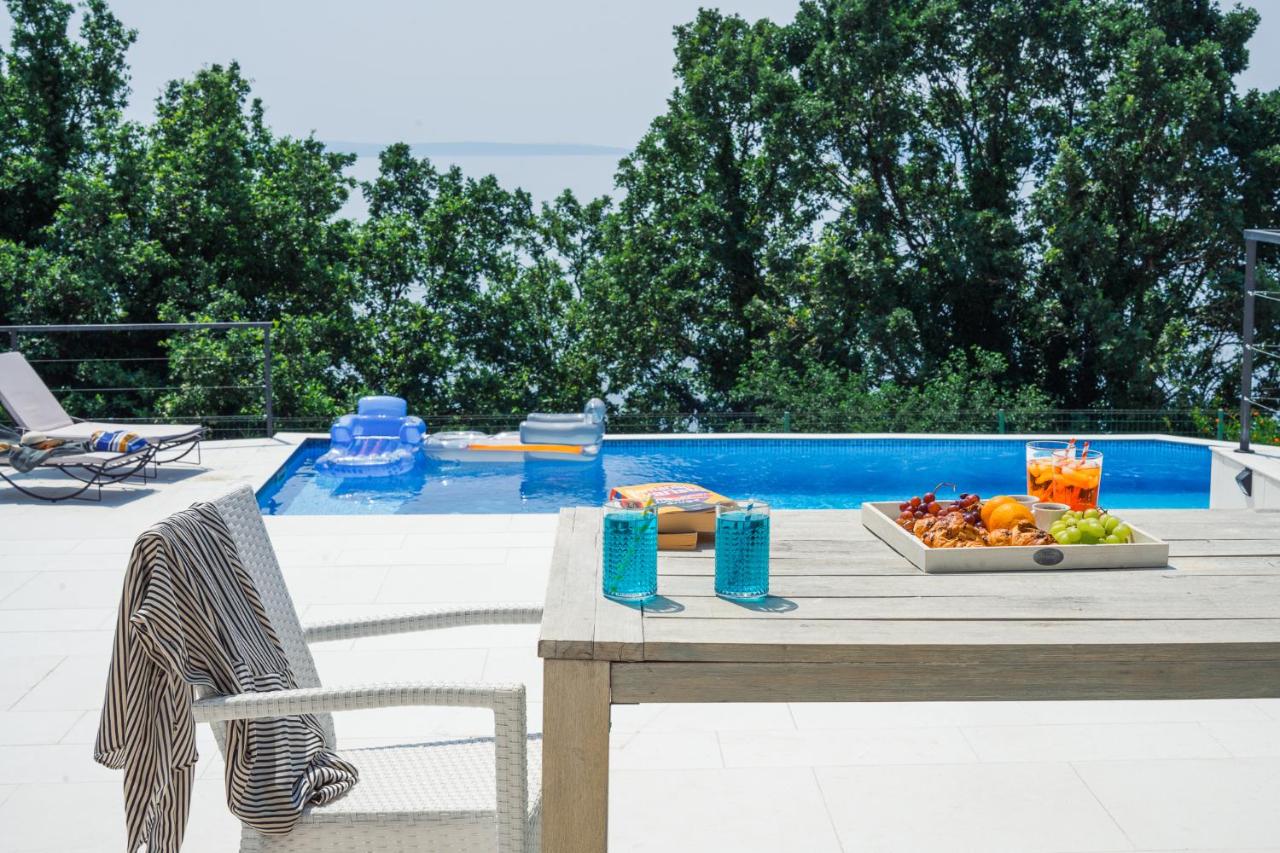 Villa Piano with Stunning View, heated outdoor pool & gaming room - Chambres d’hôtes Opatija