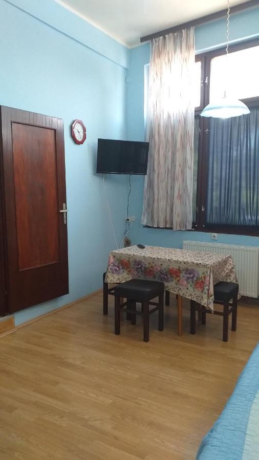 Apartment mit Balkon