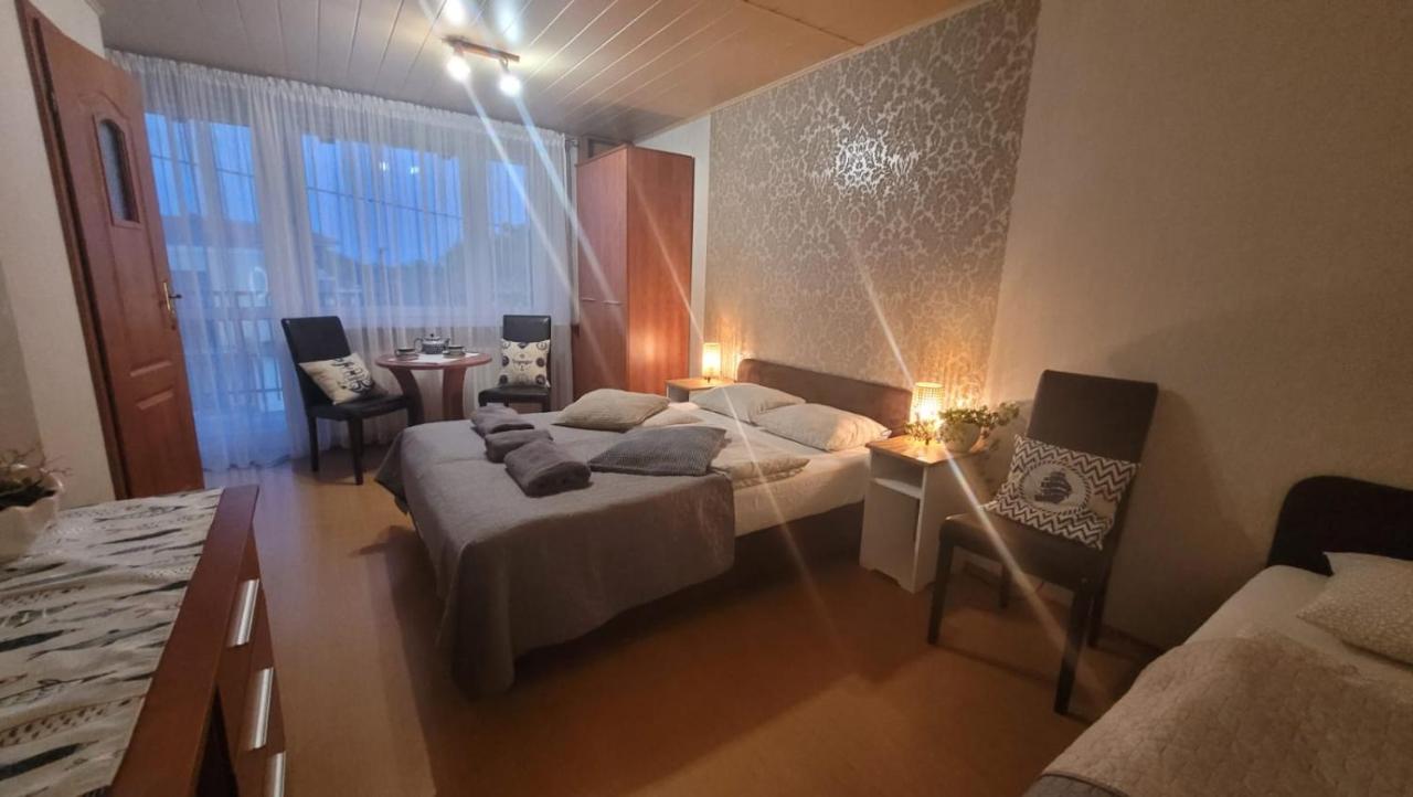 Dreibettzimmer mit Balkon