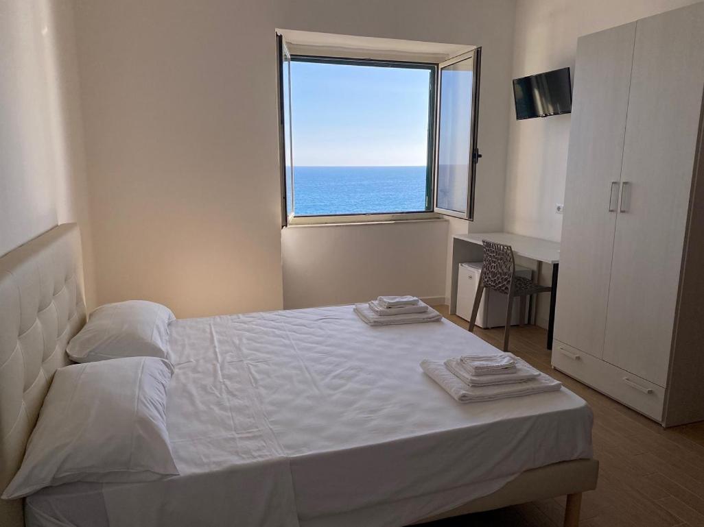 Camera Deluxe Matrimoniale con Vista Mare
