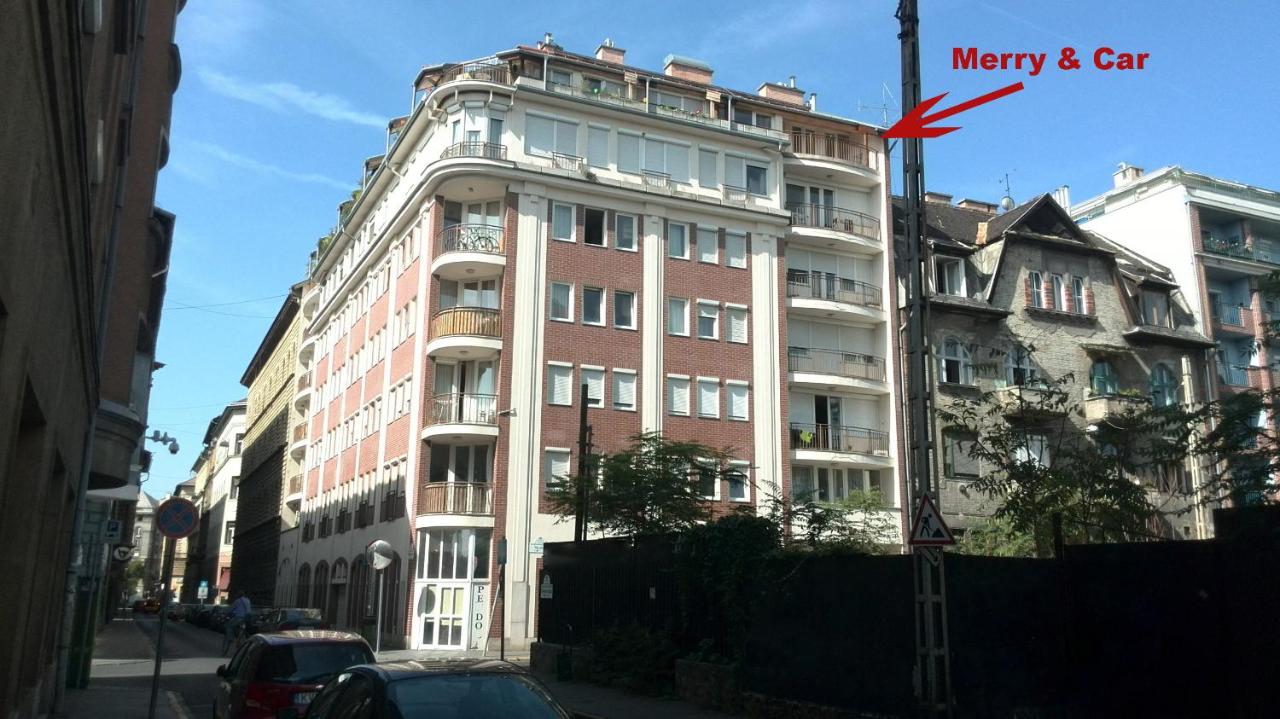 Merry&Car - HUGE BALCONY + Living Room + 2BR - B&B Budapest