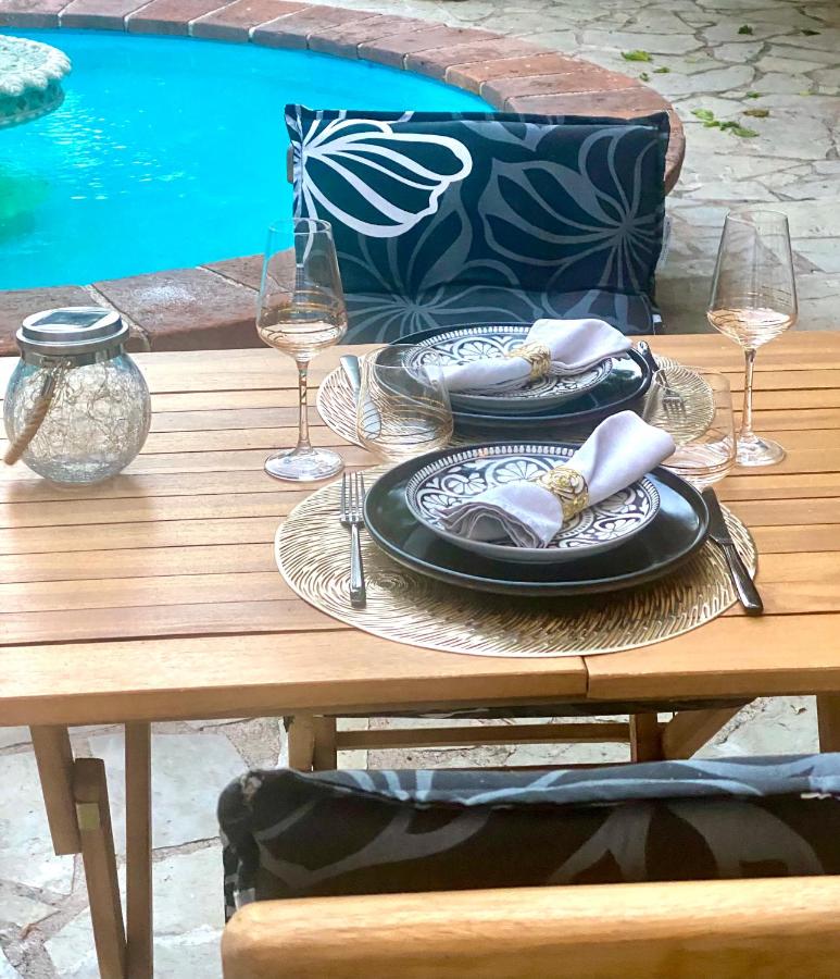 LE PRIEURé - Suites romantiques spa privatif, piscine, jardin, massages proche de Toulouse - Chambres d’hôtes