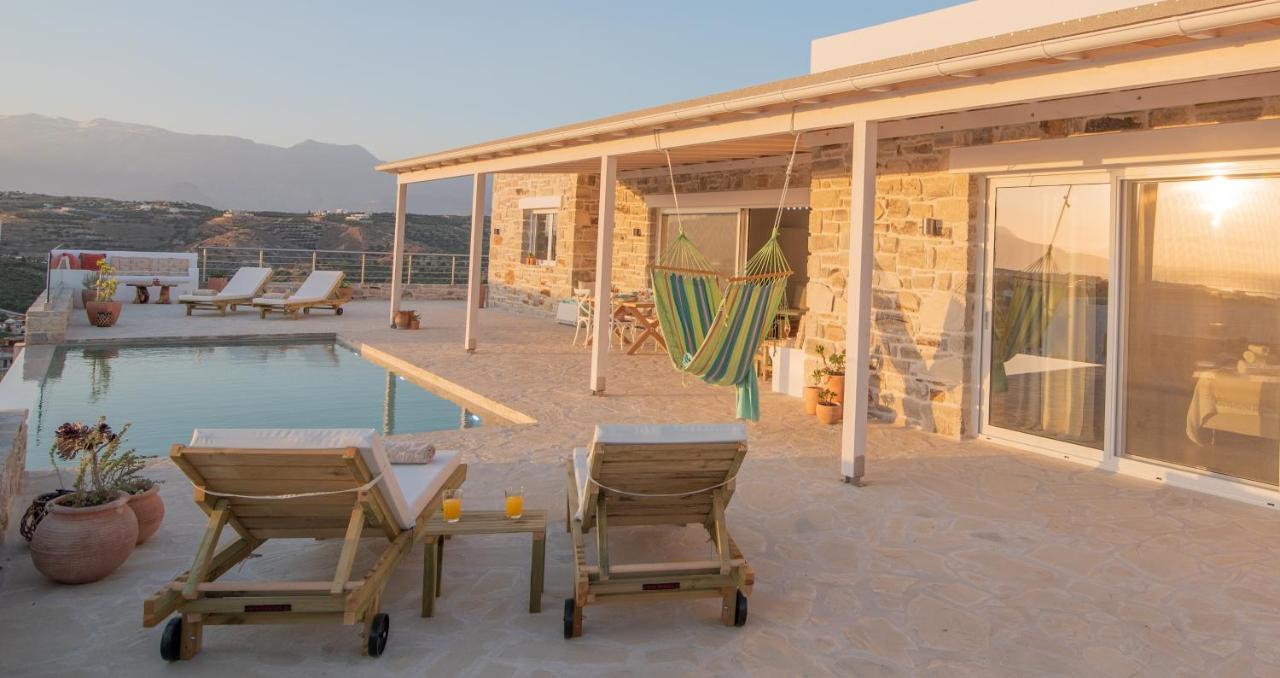VILLA LEVANTA - Stilvolle, geräumige Luxus-Steinvilla ebenerdig spektakuläre Aussicht durchdachter Komfort in Toplage Sonnenuntergang Meer Infinity-Pool Privatsphäre - B&B