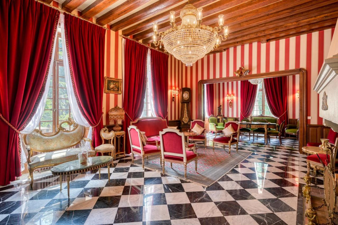 Le Petit Château de Barbizon au Bois du Mée - B&B